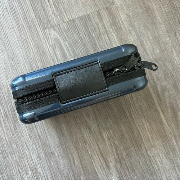 Rimowa Luggage Amenity Kit Case Toiletries Travel Blue Zip Pouch One Size - Picture 6 of 10